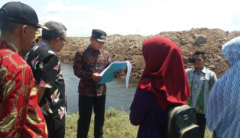 Bupati Lumajang Sidak Tambak Udang Selok Awar Awar