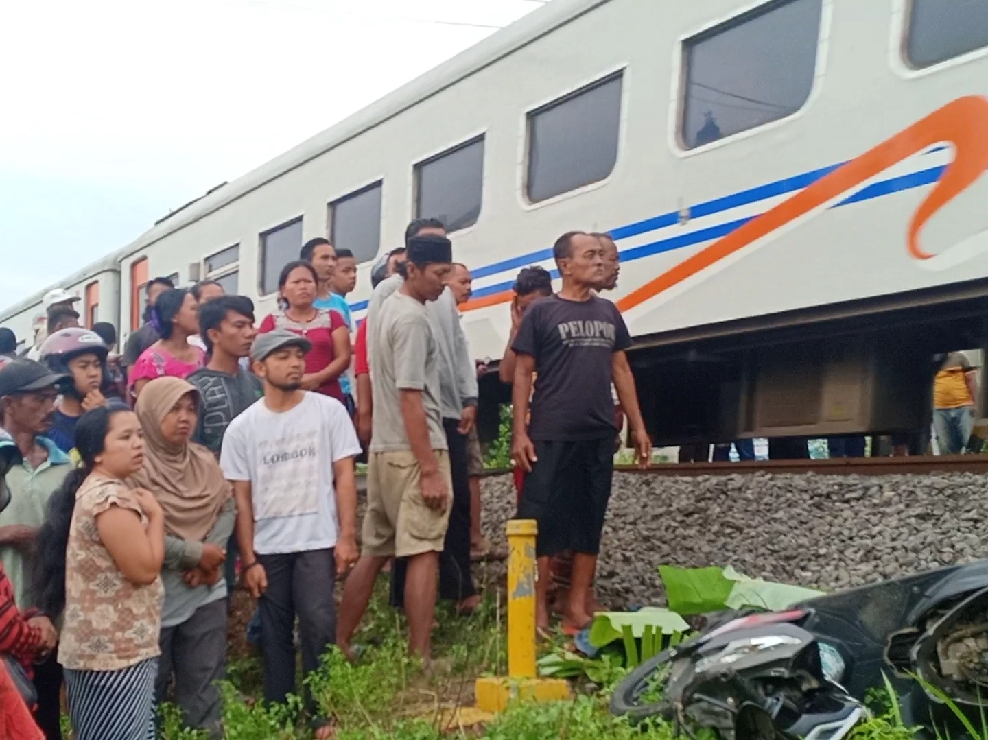 Pengendara Motor Tewas Ditabrak Kereta Api di Probolinggo