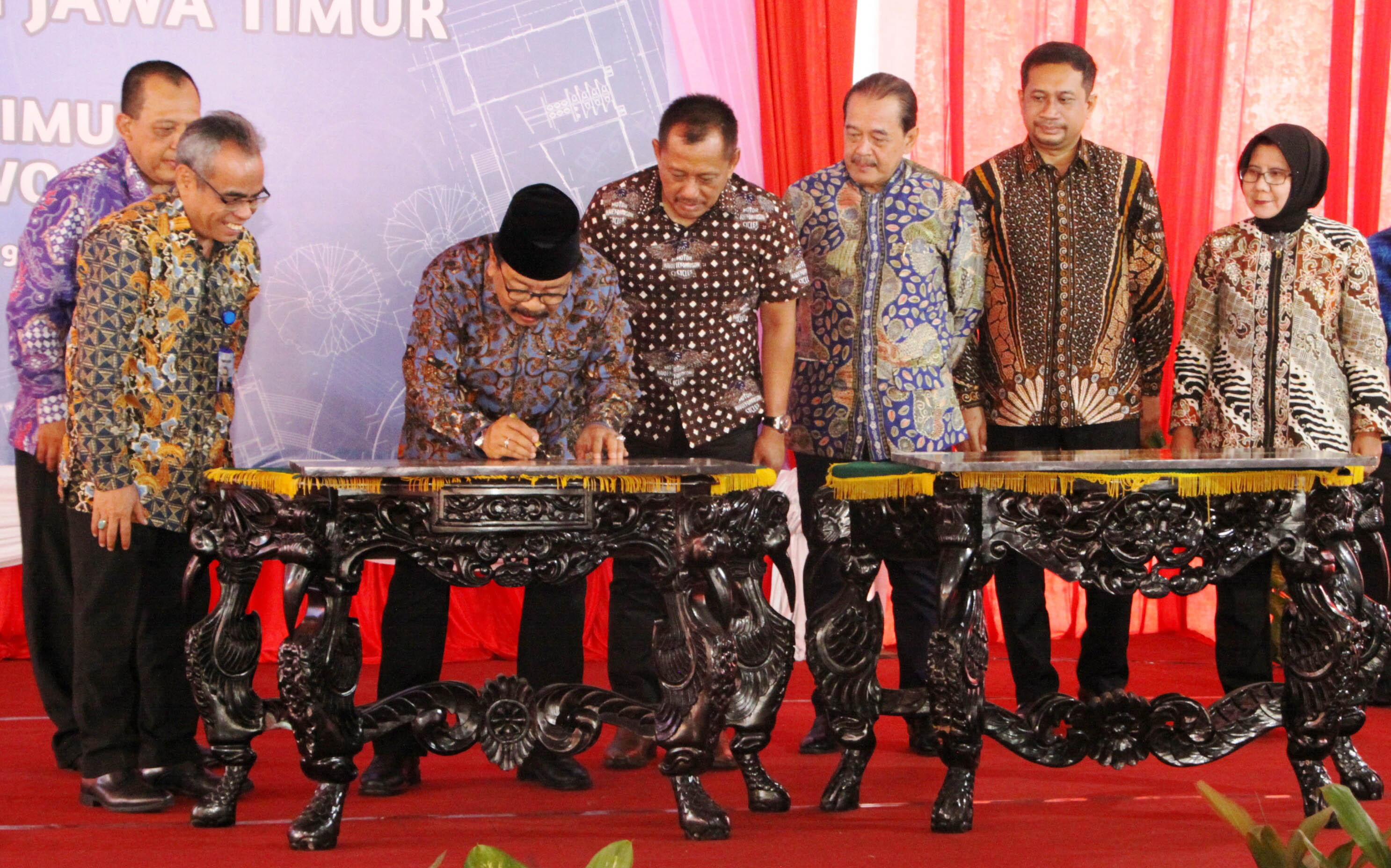 Jelang Lengser, Soekarwo Teken Pembangunan Pengelolaan Limbah B3