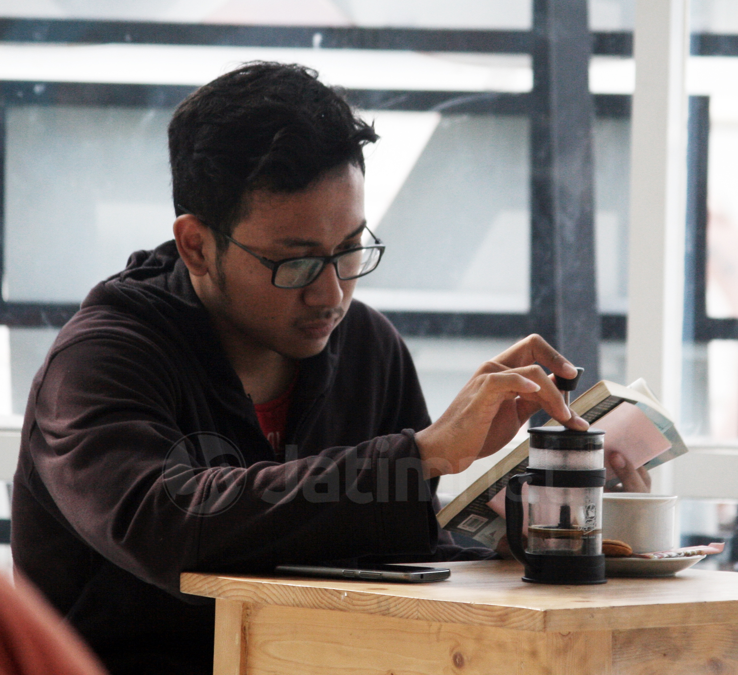 'Nyruput' Kopi Panas dan Dingin Efeknya Berbeda Bagi Kesehatanmu