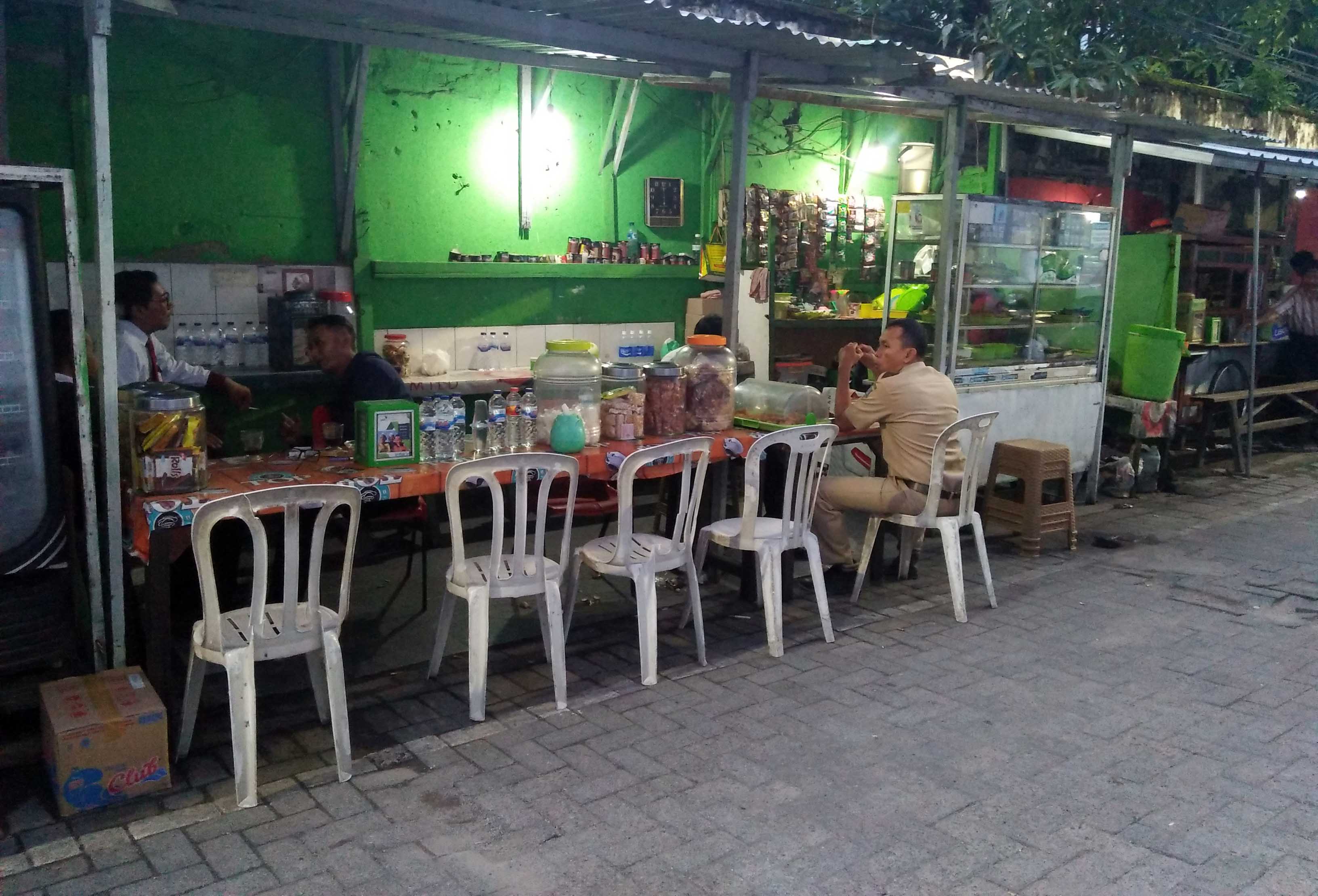 DPRD Surabaya Keberatan PKL Ditarik Pajak