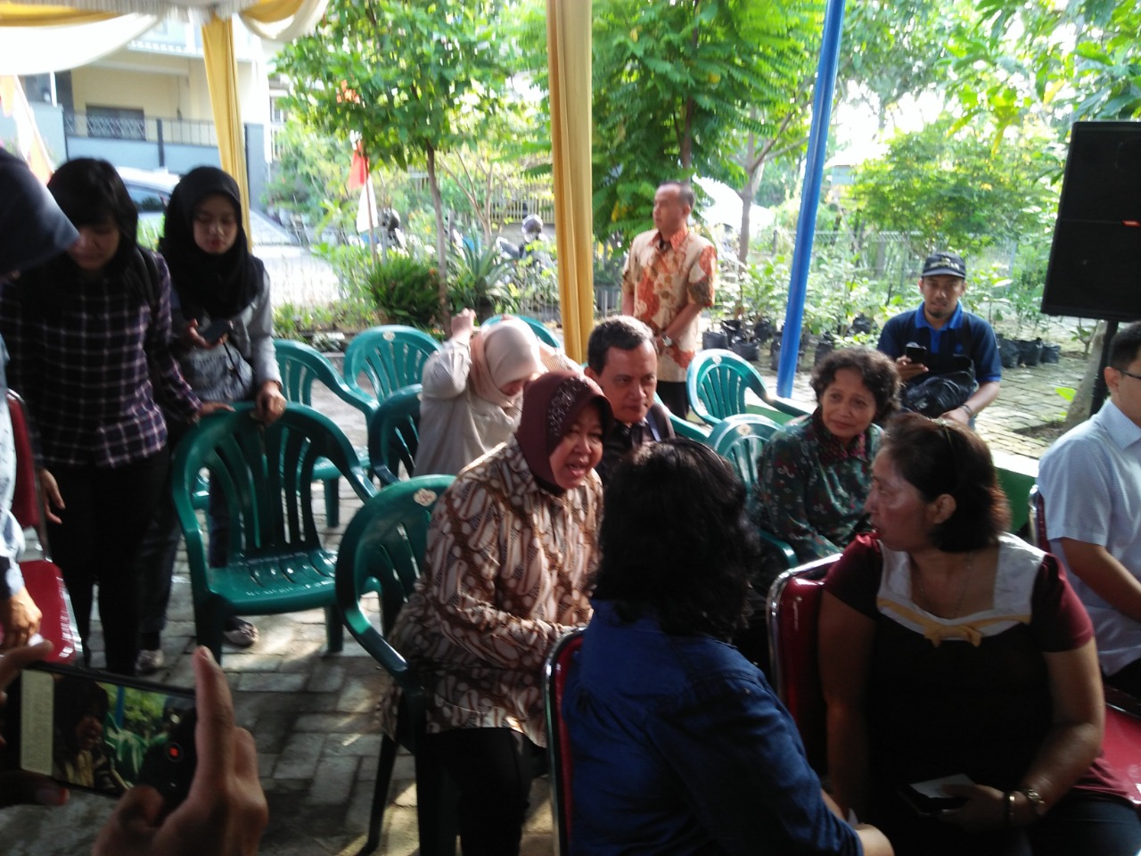 Risma Antre Mencoblos di TPS 001 Wiyung, Surabaya