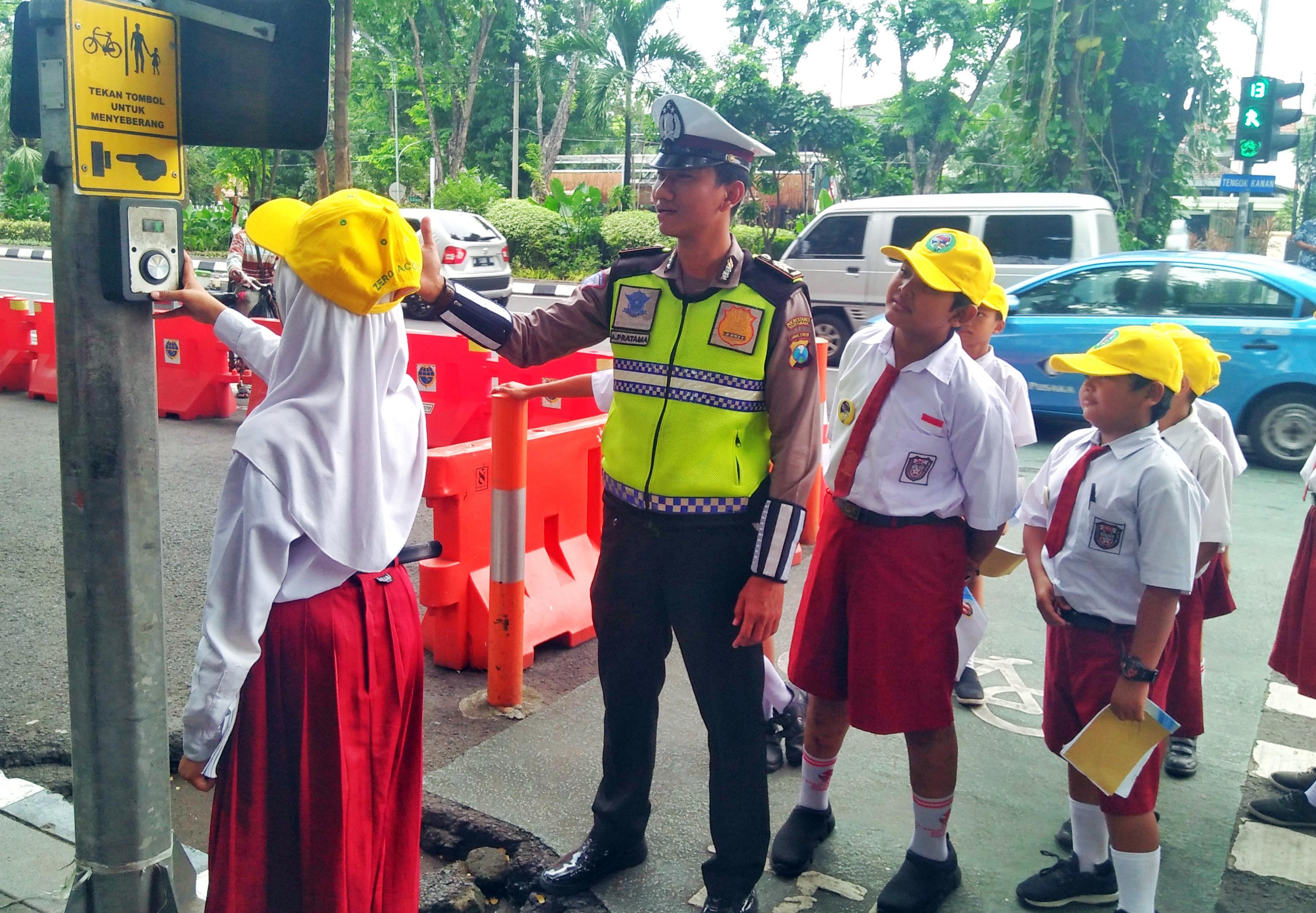 Asiknya Keliling Kota Surabaya Sambil Belajar Tertib Lalu Lintas