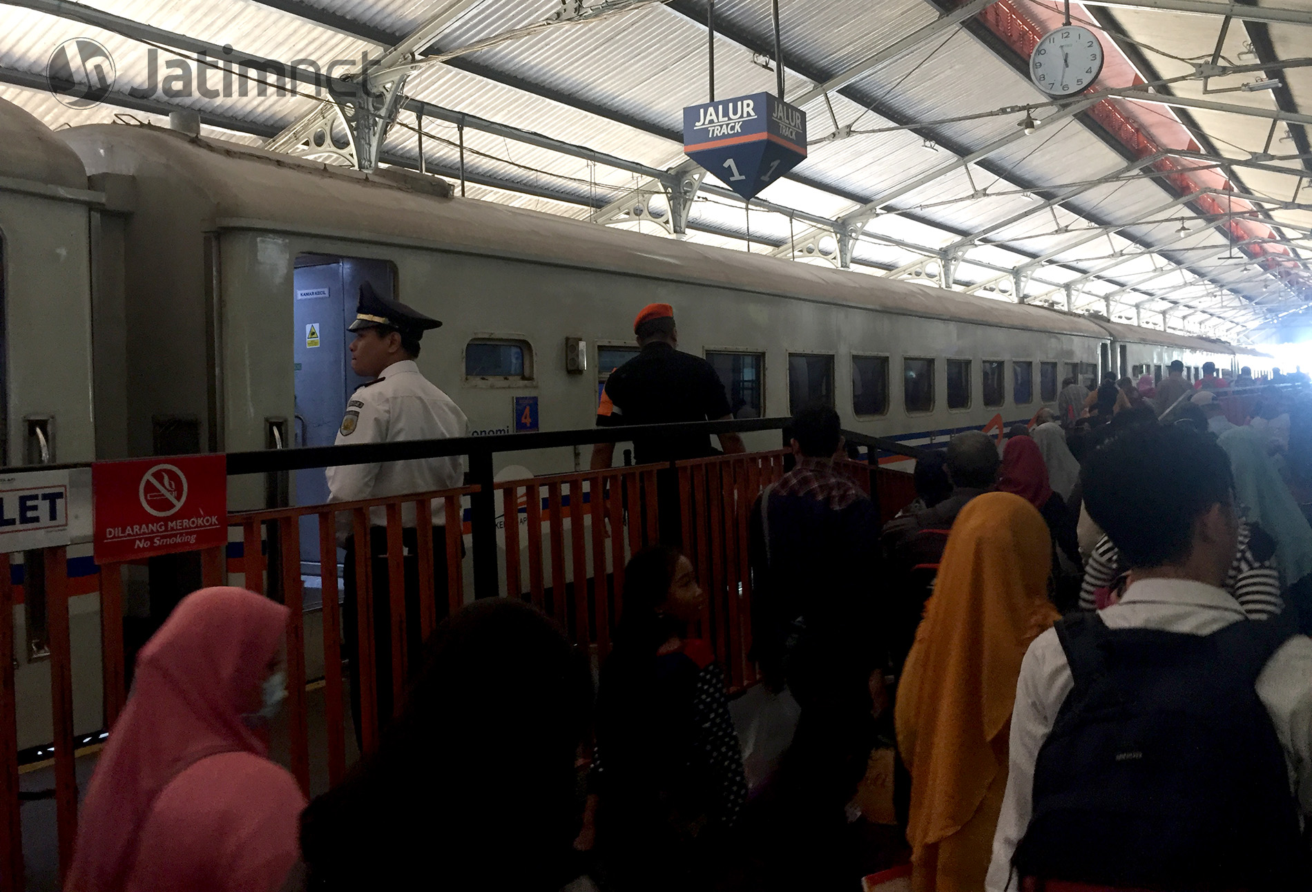 Tiket Kereta Api Probowangi Habis Terjual
