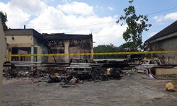 Polisi Selidiki Aksi Pembakaran Mapolsek Tambelangan polisi-selidiki-aksi-pembakaran-mapolsek-tambelangan