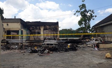 Polisi Selidiki Aksi Pembakaran Mapolsek Tambelangan polisi-selidiki-aksi-pembakaran-mapolsek-tambelangan