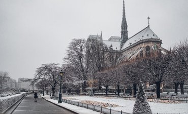 Notre-Dame Terbakar, 500 Petugas Memadamkan Api notre-dame-terbakar-500-petugas-memadamkan-api