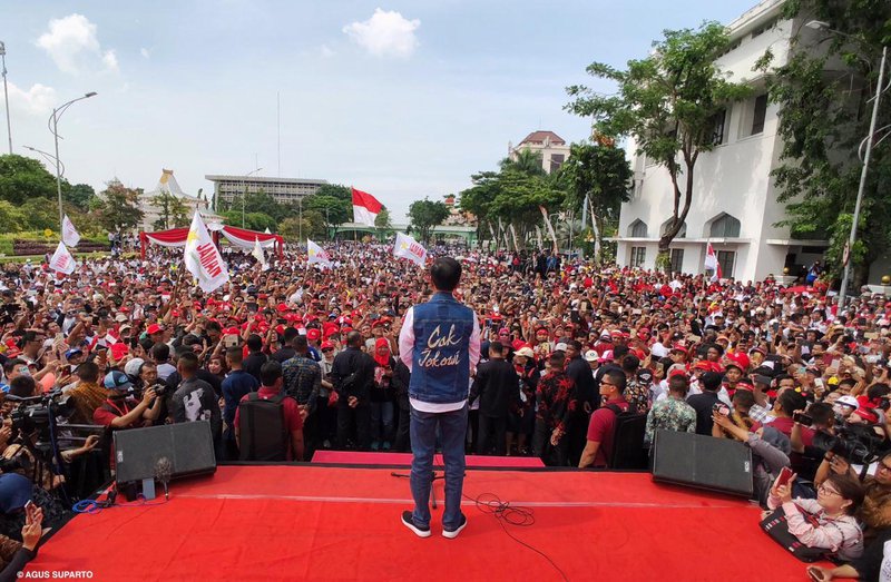Presiden Joko Widodo mendapat gelar panggilan "Cak" dan "Jancuk" saat kunjungannya di Tugu Pahlawan, Surabaya, Sabtu 2 Februari 2019. Foto: IST