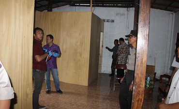 Warga Blitar Bongkar Rumah Mesum Drive Thrue Langganan Pelajar warga-blitar-bongkar-rumah-mesum-drive-thrue-langganan-pelajar