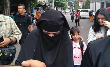 Pertemuan Ahmad Dhani dan Putrinya Berlangsung Haru pertemuan-ahmad-dhani-dan-putrinya-berlangsung-haru