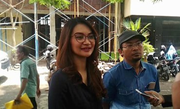 Dicatut Dalam Kasus Prostitusi Daring, Mulia Lestari Sambangi Polda dicatut-dalam-kasus-prostitusi-daring-mulia-lestari-sambangi-polda