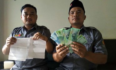 Warga Ponorogo Tangkap Tangan Pelaku Politik Uang warga-ponorogo-tangkap-tangan-pelaku-politik-uang