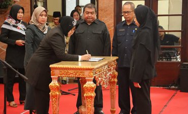 Risma Geser Tiga Kadis Pemkot Surabaya Jadi Staf Ahli risma-geser-tiga-kadis-pemkot-surabaya-jadi-staf-ahli