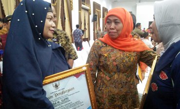 Khofifah Imbau Pemda Berikan Tunjangan Pendidikan khofifah-imbau-pemda-berikan-tunjangan-pendidikan