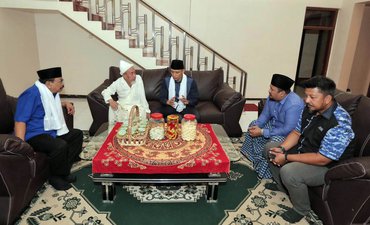 Pesan Cicit Syaikhona Kholil, KH Zubair Kepada AHY pesan-cicit-syaikhona-kholil-kh-zubair-kepada-ahy