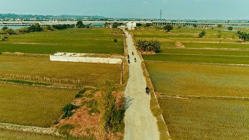 uas jalan penghubung kecamatan Cerme dengan Kecamatan Kebomas beberaoa waktu lalu. Foto/ Humas Pemkab Gresik.