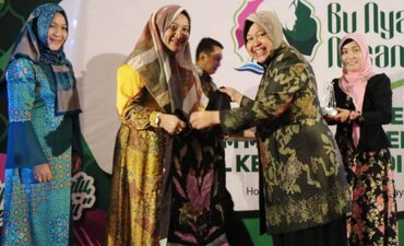Peran Bu Nyai Sangat Diperlukan untuk Membantu Kiai dan Pemerintah peran-bu-nyai-sangat-diperlukan-untuk-membantu-kiai-dan-pemerintah