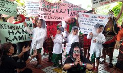 Gamelan Diambil, Komunitas Seniman Surabaya Protes Disbudpar gamelan-diambil-komunitas-seniman-surabaya-protes-disbudpar
