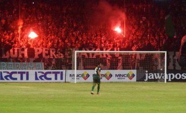 Persebaya Imbang, Bonek Ngamuk persebaya-imbang-bonek-ngamuk