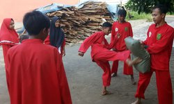 Begini Ngabuburit ala Pendekar Pencak Silat begini-ngabuburit-ala-pendekar-pencak-silat