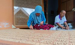 Ramadan, Pembuat Kaligrafi dari Serbuk Kayu Ramai Pesanan ramadan-pembuat-kaligrafi-dari-serbuk-kayu-ramai-pesanan