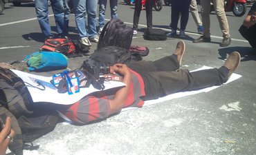 AJI Jember Peringati Hari Kebebasan Pers di Bundaran DPRD aji-jember-peringati-hari-kebebasan-pers-di-bundaran-dprd