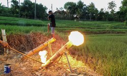 Ngabuburit Ala Anak-anak Ponorogo dengan Meriam Bontosan ngabuburit-ala-anak-anak-ponorogo-dengan-meriam-bontosan
