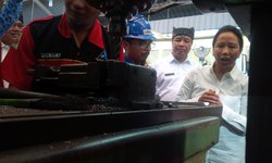 Di Banyuwangi Menteri Rini Minta BUMN Serap Lulusan SMK di-banyuwangi-menteri-rini-minta-bumn-serap-lulusan-smk