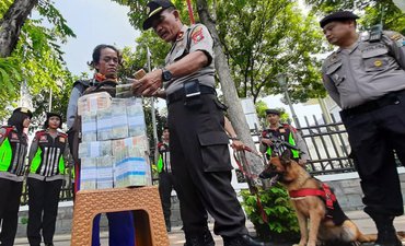Antisipasi Peredaran Upal, Polrestabes Surabaya Razia Jasa Penukaran Uang antisipasi-peredaran-upal-polrestabes-surabaya-razia-jasa-penukaran-uang