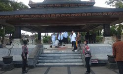Jelang Ramadan, Megawati Nyekar ke Makam Bung Karno jelang-ramadan-megawati-nyekar-ke-makam-bung-karno
