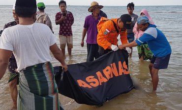 Basarnas Surabaya Temukan Korban ke-21 Penumpang KM Arim Jaya basarnas-surabaya-temukan-korban-ke-21-penumpang-km-arim-jaya