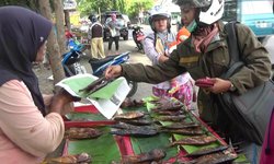 Ikan Asap Pantura Probolinggo Laris Manis Saat Ramadan ikan-asap-pantura-proboinggo-laris-manis-saat-ramadan