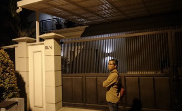 KPK Geledah Rumah Mantan Pejabat Pemprov Jatim kpk-geledah-rumah-mantan-pejabat-pemprov-jatim