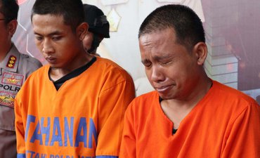 Pelaku Mutilasi Guru Tari Mewek Saat Dirilis pelaku-mutilasi-guru-tari-mewek-saat-dirilis