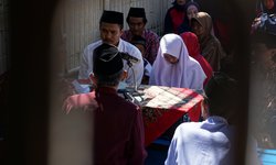 Tersangkut Narkoba, Monot Menikah di Balik Jeruji Tahanan Blitar tersangkut-narkoba-monot-menikah-di-balik-jeruji-tahanan-blitar