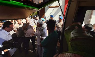 Polda Jatim Amankan Bom Molotov dari Mobil Rombongan Santri polda-jatim-amankan-bom-molotov-dari-mobil-rombongan-santri