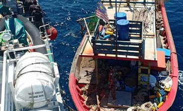 Pasukan dari Enam Negara Simulasi Pengamanan Laut di Indonesia pasukan-dari-enam-negara-simulasi-pengamanan-laut-di-indonesia