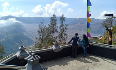 Tarif Masuk Bromo Naik, Kunjungan Wisatawan Naik 100 Persen tarif-masuk-bromo-naik-kunjungan-wisatawan-naik-100-persen