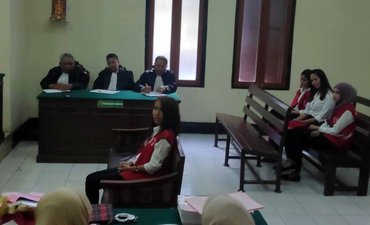 Dua Muncikari Vanessa Angel Dituntut Tujuh Bulan Penjara dua-muncikari-vanessa-angel-dituntut-tujuh-bulan-penjara