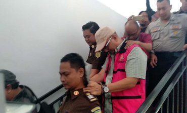 Wakil Ketua DPRD Surabaya Resmi Ditahan Kejari Tanjung Perak wakil-ketua-dprd-surabaya-resmi-ditahan-kejari-tanjung-perak