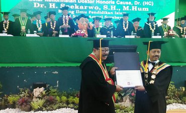 Ditolak Mahasiswa, UIN Surabaya Tetap Gelari Doktor untuk Soekarwo ditolak-mahasiswa-uin-surabaya-tetap-gelari-doktor-untuk-soekarwo