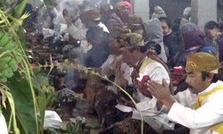 Enam Orang Ikuti Seleksi Jadi Dukun Pandita, Pada Yadnya Kasada 2019 enam-orang-ikuti-seleksi-jadi-dukun-pandita-pada-yadnya-kasada-2019