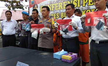 Jaringan Pengedar Narkoba Diduga Dikendalikan dari Lapas Madiun Terungkap jaringan-pengedar-narkoba-diduga-dikendalikan-dari-lapas-madiun-terungkap