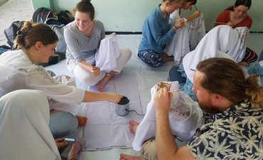 Guru dan Pelajar Australia Belajar Batik di Smamda guru-dan-pelajar-australia-belajar-batik-di-smamda
