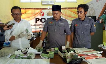 Tangkap Pelaku Politik Uang, Bawaslu Ponorogo Sita Rp66 Juta tangkap-pelaku-politik-uang-bawaslu-ponorogo-sita-rp66-juta