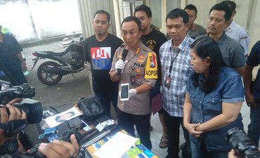Polisi Serahkan HP dan Dompet Korban Jambret polisi-serahkan-hp-dan-dompet-korban-jambret