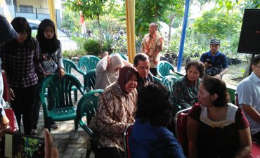 Risma Antre Mencoblos di TPS 001 Wiyung, Surabaya risma-antre-mencoblos-di-tps-001-wiyung-surabaya