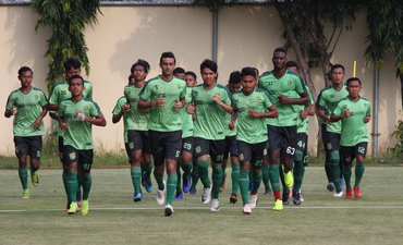 Tiga Ribu Suporter Persela Ramaikan Peluncuran Tim Persebaya tiga-ribu-suporter-persela-ramaikan-peluncuran-tim-persebaya