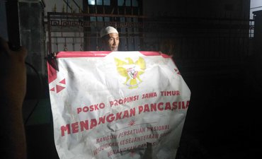 Larang Ultah PRD, Massa Juga Datangi Kantor PRD di Surabaya larang-ultah-prd-massa-juga-datangi-kantor-prd-di-surabaya