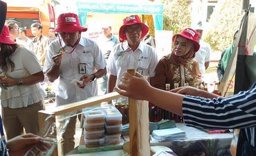 Petrokimia Gresik Edukasi Pengunjung Pameran PAEÂ Soal Plastik petrokimia-gresik-edukasi-pengunjung-pameran-pae-soal-plastik